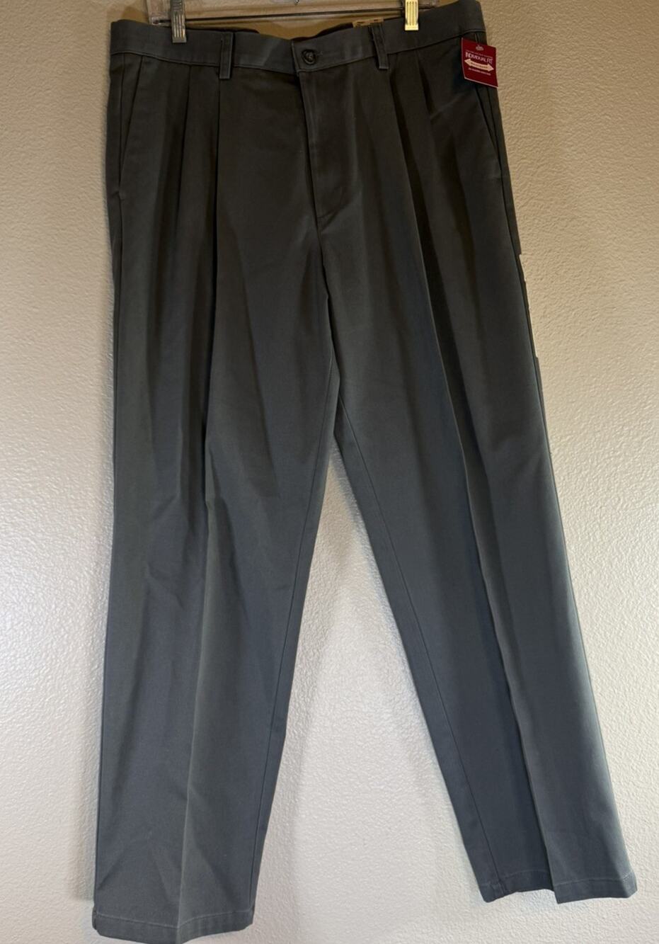 NWT Dockers Mens 36x32 Original Khaki Individual Pleated Classic Fit Pants